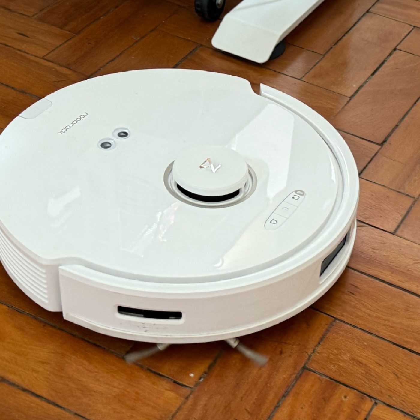Roborock S8 MaxV Ultra adds Matter to the robo cleaner mix
