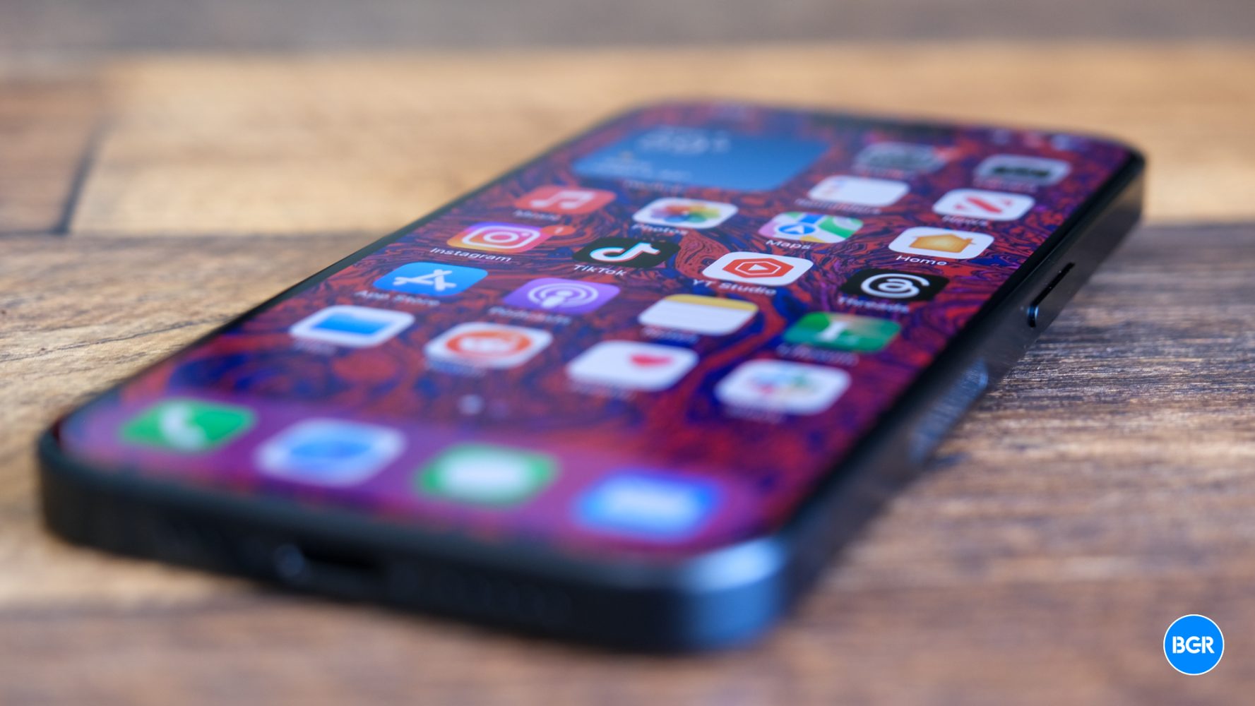 Gemini or ChatGPT might be built into the iPhone with iOS 18 thumbnail