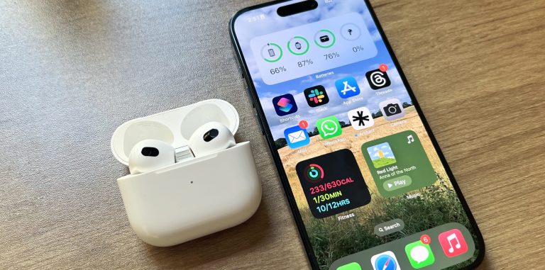 AirPods 3 on the charging case / not charging