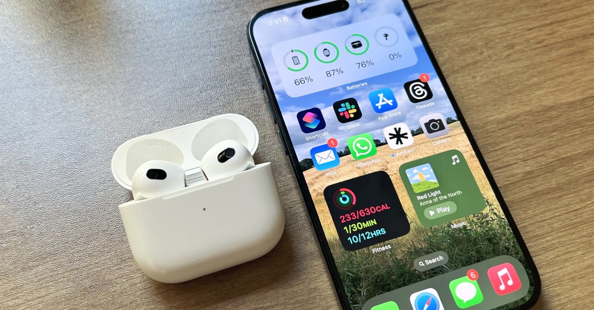 Apple AirPods Pro 1st hotsell Generation (Only one AirPod Included)