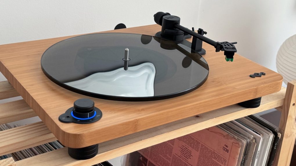 House of Marley Launches Stir it Up Lux Bluetooth Turntable