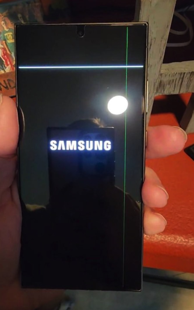 A Galaxy S24 Ultra showing a screen defect.