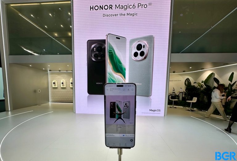 Honor Magic 6 Pro's Motion Sensing Capture feature in action.