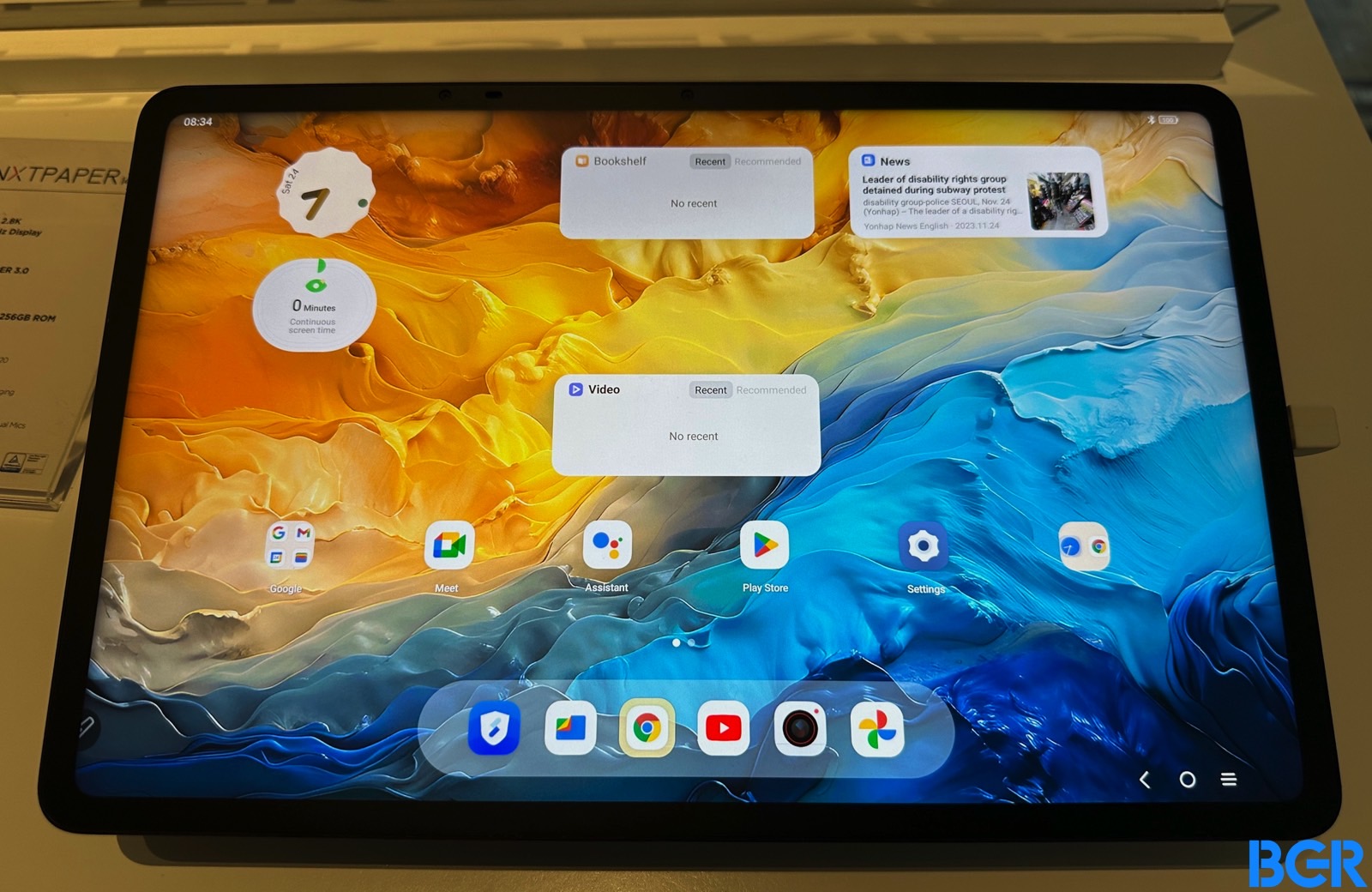 TCL NXTPAPER 14 Pro has a large display with slim symmetrical bezels.