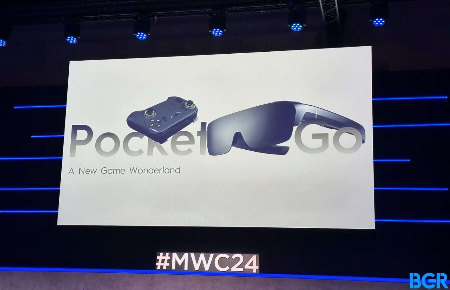 I tried this AR Windows 11 gaming system at MWC and I can’t stop thinking about it