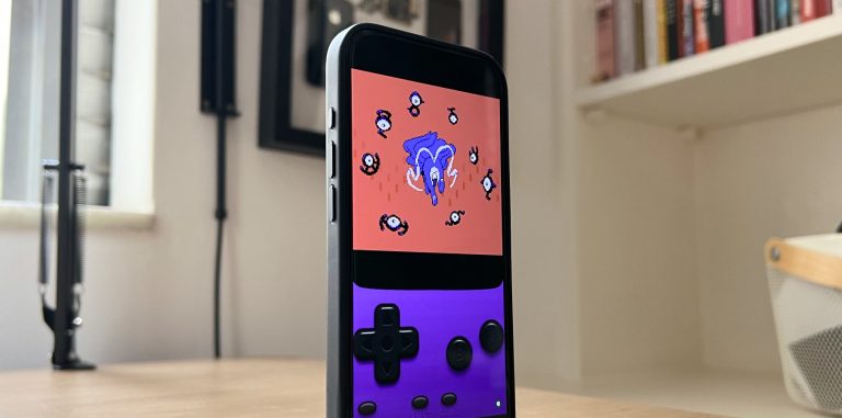 Pokémon Crystal running on iPhone thanks to emulator app