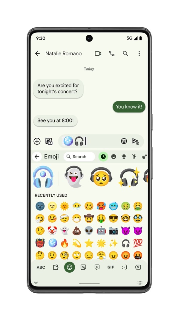 اختر اثنين من الرموز التعبيرية لدمجهما في Emoji Kitchen في Gboard.