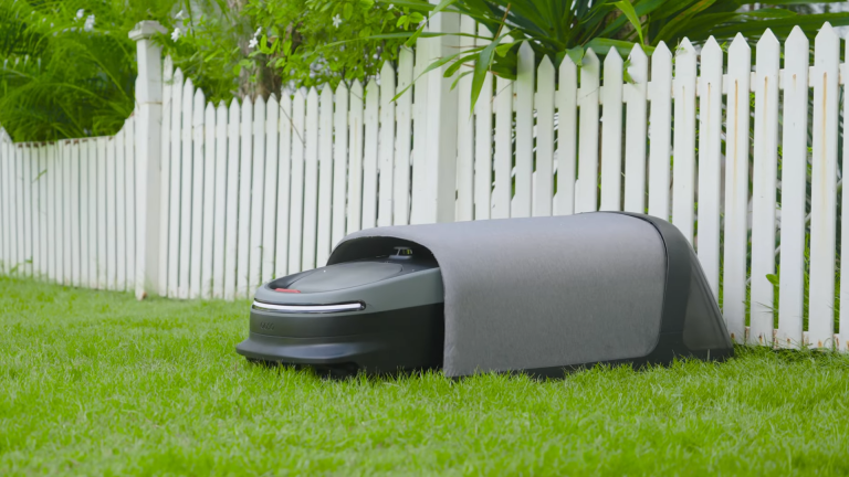 This new robotic lawn mower hit 800% funded in under 12 hours