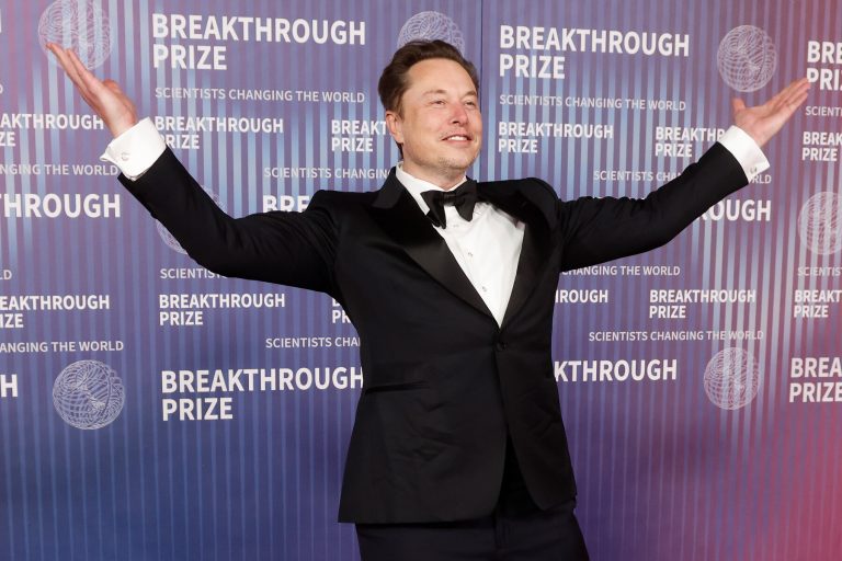 This NYT article about Elon Musk’s politics hurting Tesla sales is so stupid
