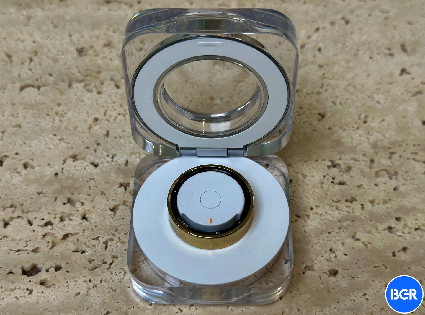 Galaxy Ring comes in a transparent box, which also acts as the charger.