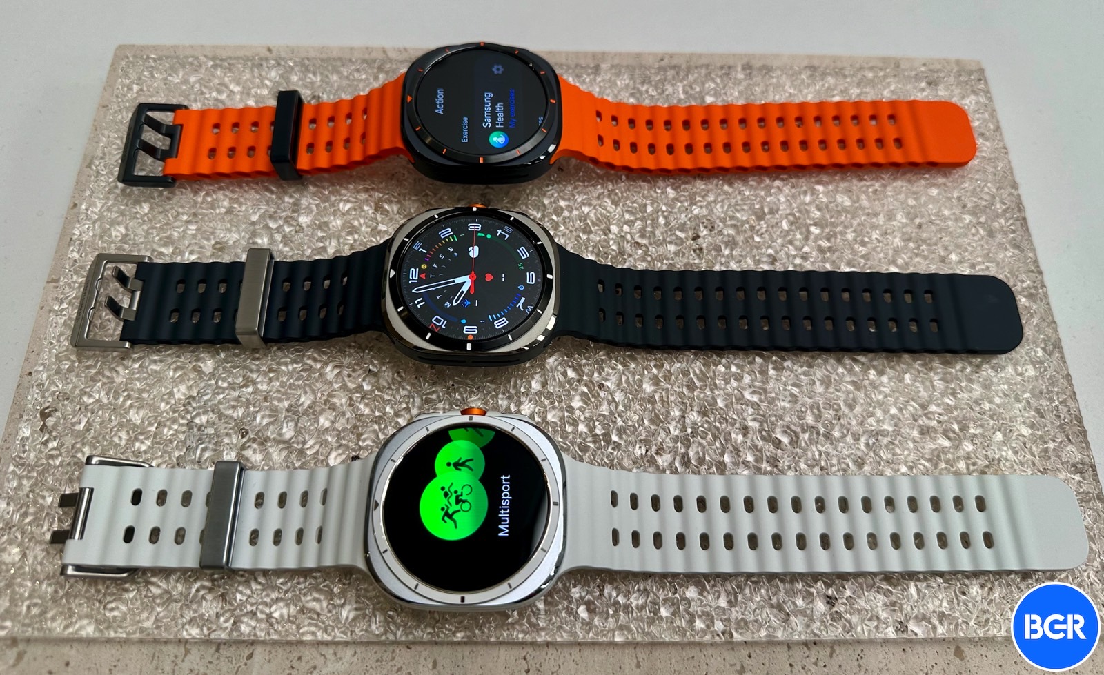 خيارات ألوان حزام Galaxy Watch Ultra الافتراضية.