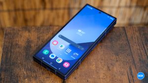Android apps Samsung Galaxy Z Fold 6 display folded.