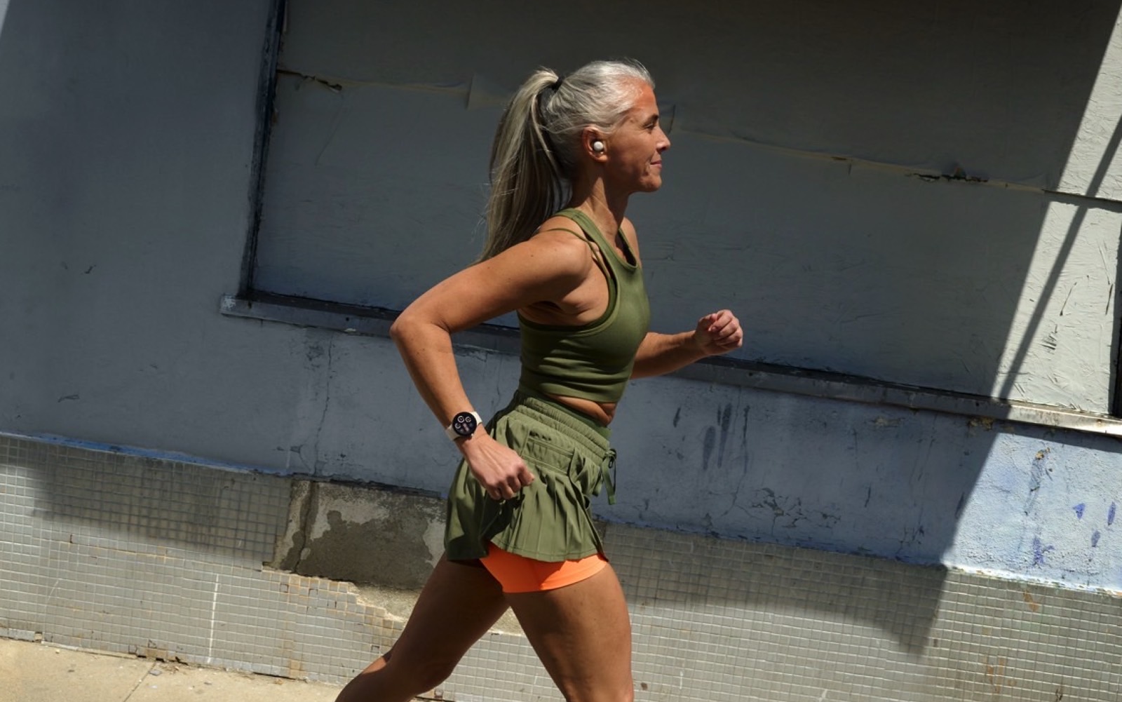 A runner wears the Pixel Watch 3.