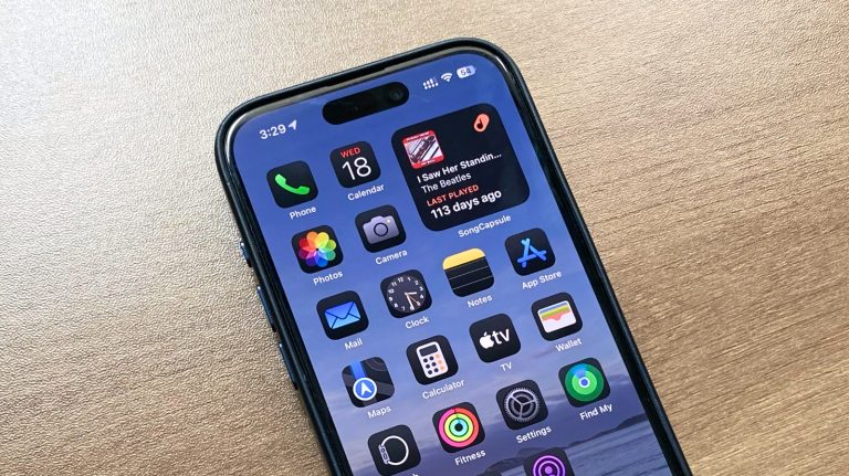 Como fazer com que o iPhone tenha ícones da tela inicial escura no iOS 18