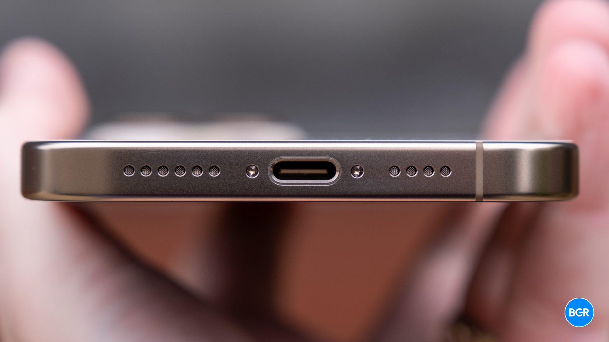 iPhone 16 Pro Max USB-C Port