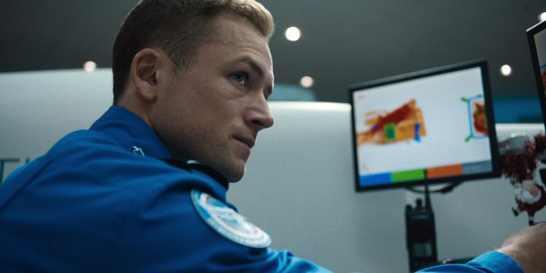 Taron Egerton in Carry-On on Netflix