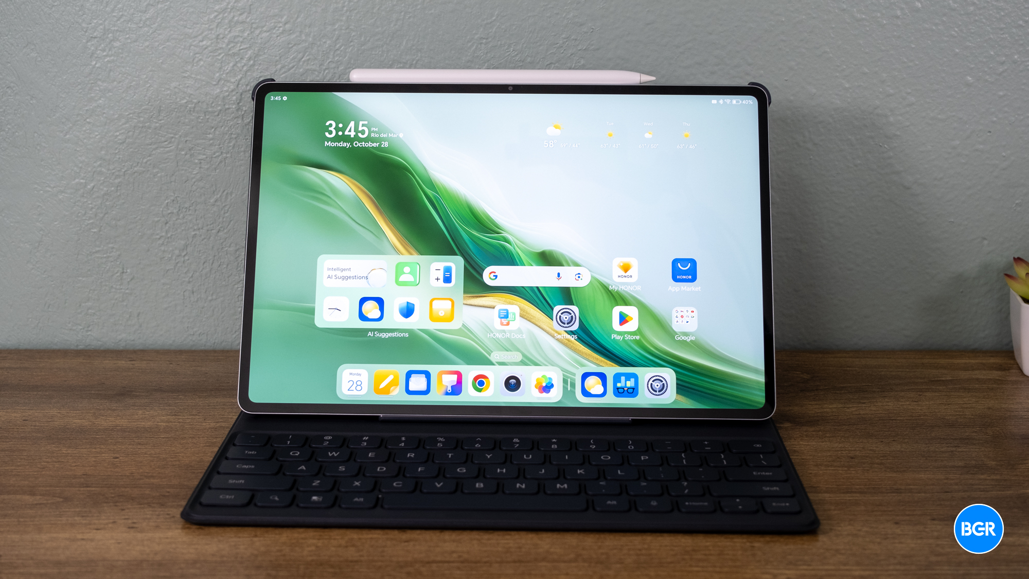 Honor MagicPad 2 front with a keyboard