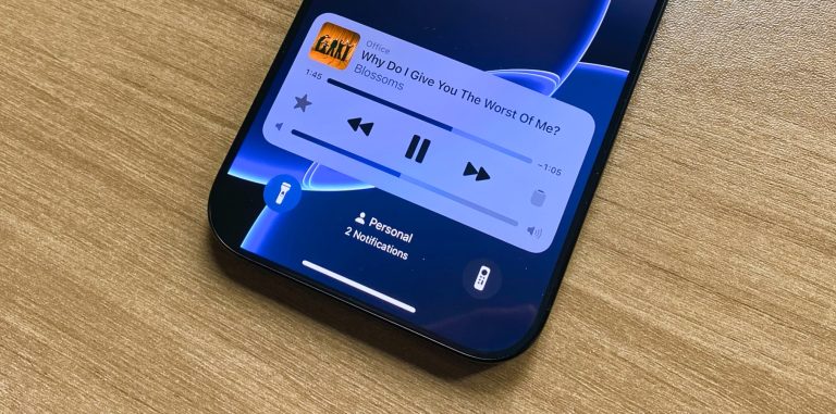 Best iOS 18 features / Lock Screen widget