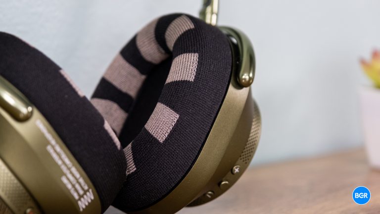 Earmuffs for Green Master & Dynamic MW75 Neuro Headphones.