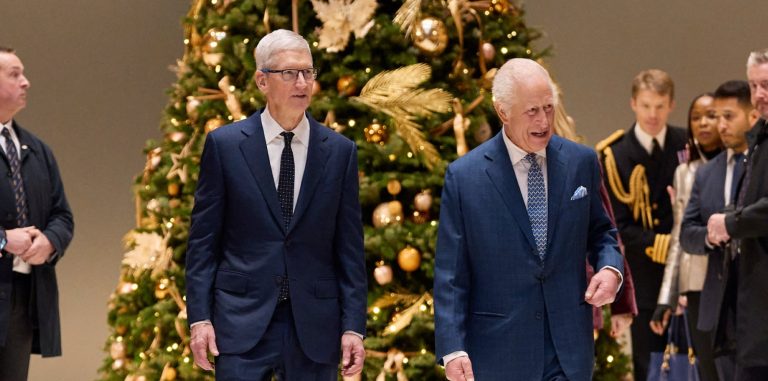 Apple's CEO Tim Cook with King Charles III