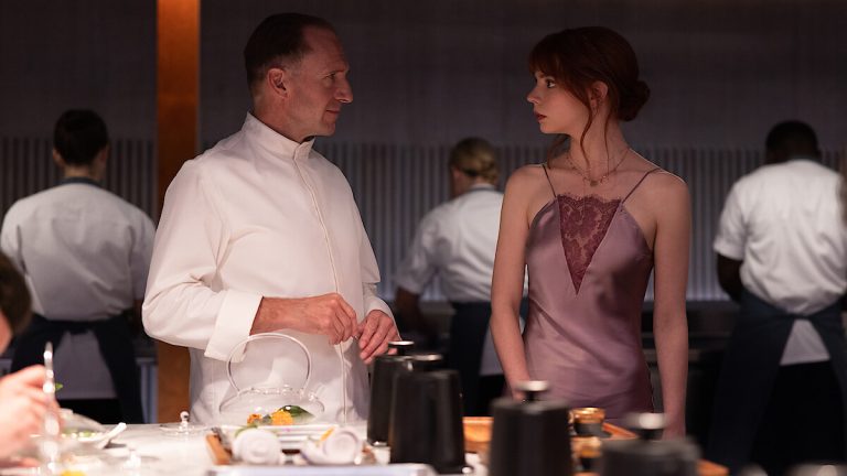 Ralph Fiennes and Anya-Taylor Joy in The Menu.