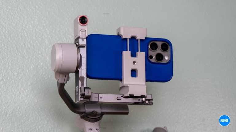 DJI RS 4 Mini with a phone