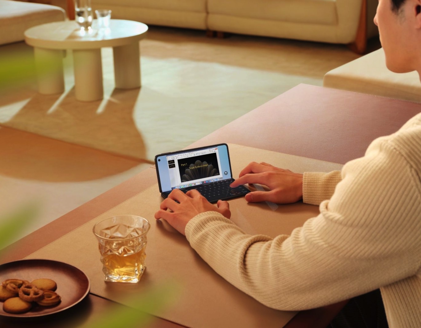 You can control a Mac remotely with the Oppo Find N5 foldable.