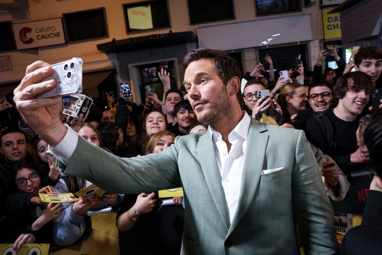 Chris Pratt meets fans