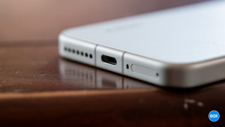 USB-C port on the Xiaomi 15