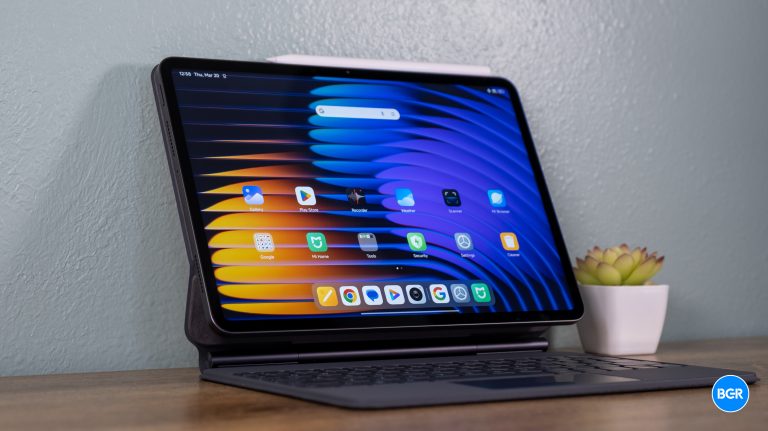 Xiaomi Pad 7 Pro in a keyboard