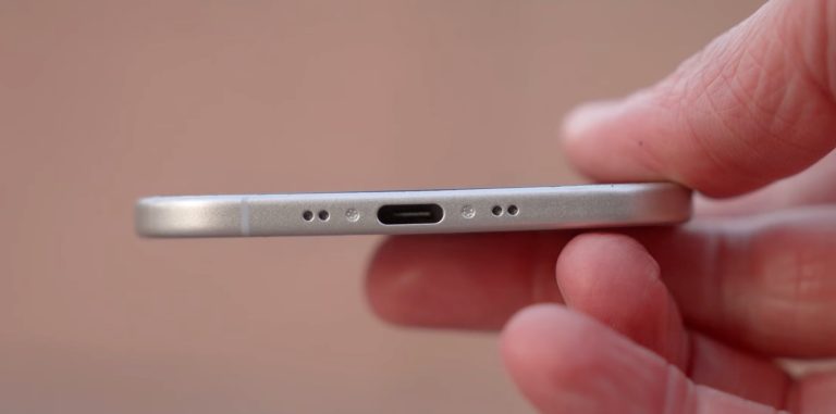 iPhone 17 Air USB-C port on new dummy unit