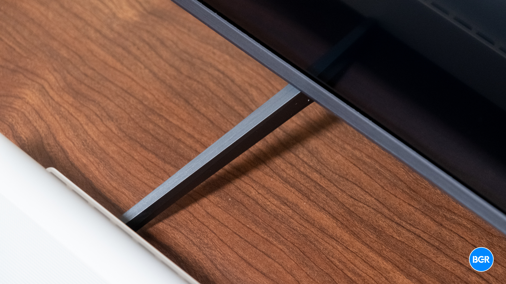 TCL QM6K TV foot