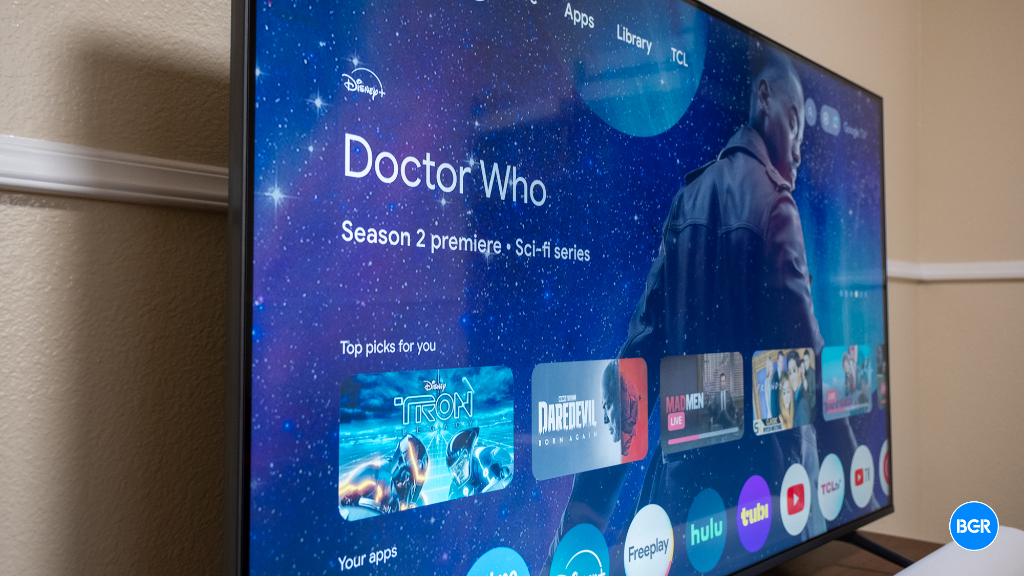 TCL QM6K TV display