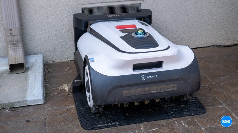 Ecovacs GOAT A3000 in dock