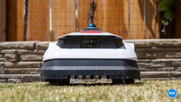 Front of the Ecovacs GOAT A3000