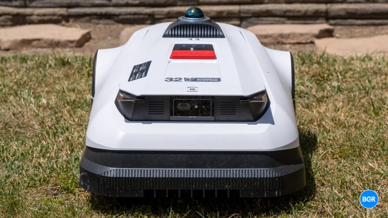 Top-front of the Ecovacs GOAT A3000