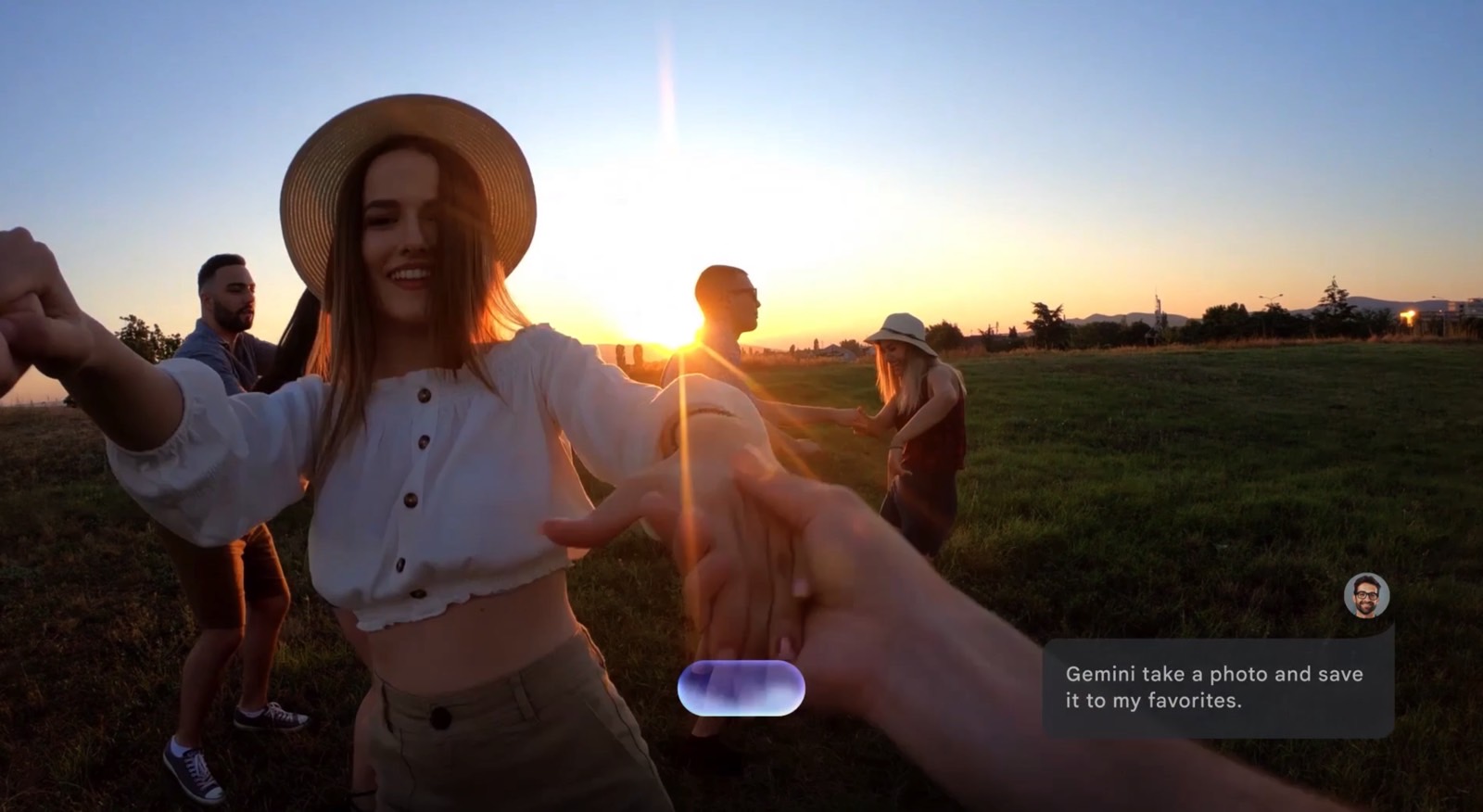 Android XR: Taking a photo with Gemini's help.