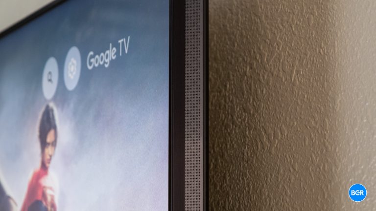 Speakers on the side of the Hisense U8QG