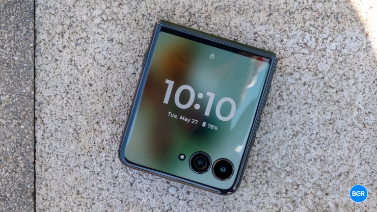 2025 Motorola Razr front screen.