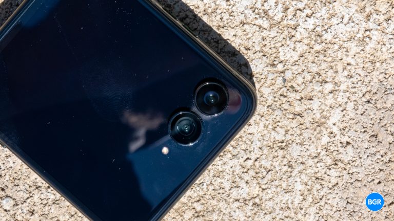 Cameras of the 2025 Motorola Razr.