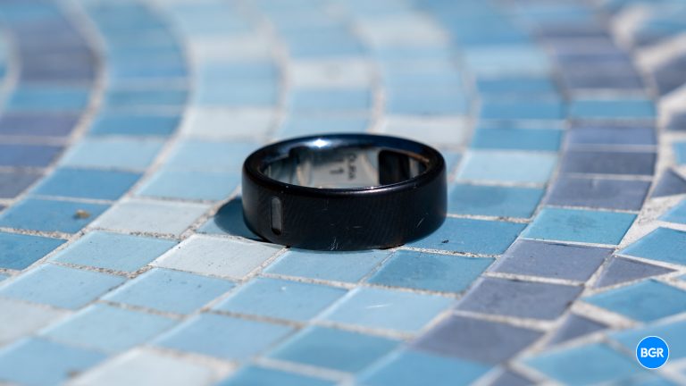 Oura Ring 4 on a blue table