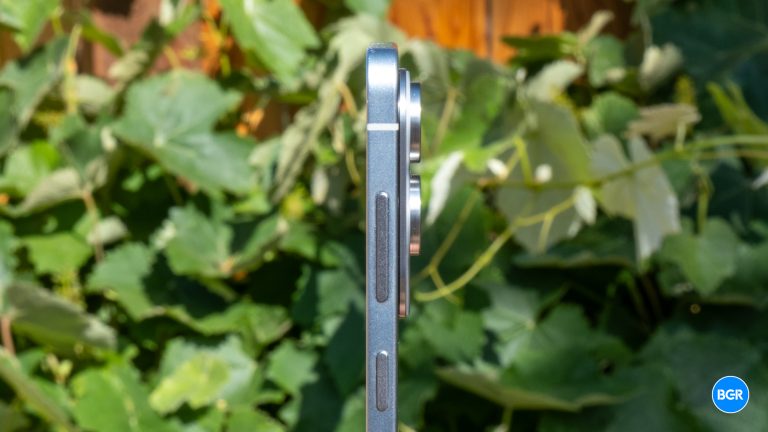 Top edge of the Samsung Galaxy S25 Edge.