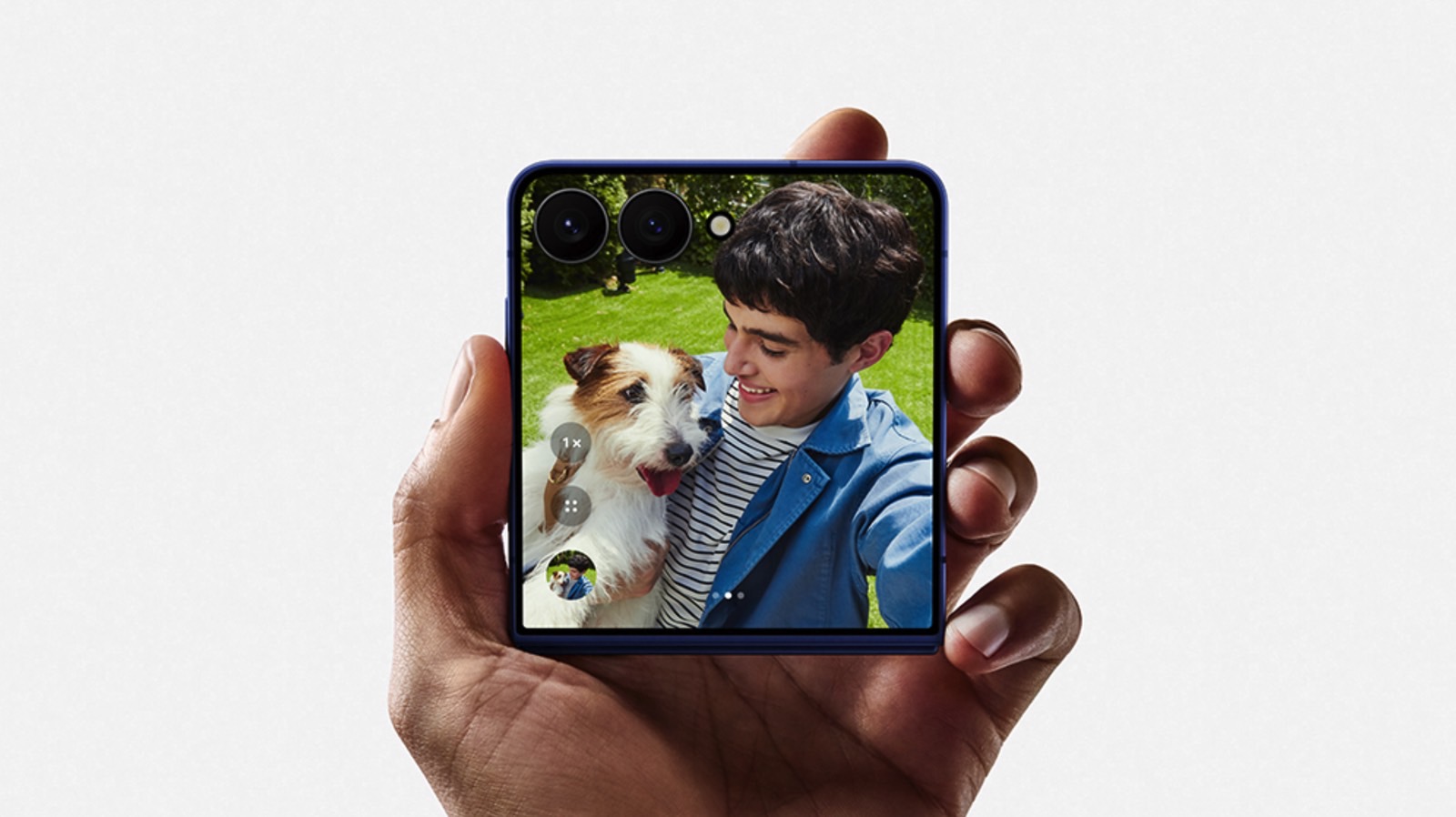 Galaxy Z Flip 7's cover screen.