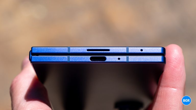 Samsung Galaxy Z Fold 7 USB-C port